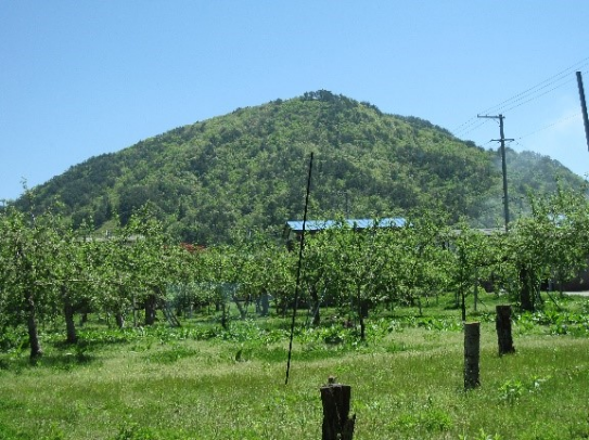 亀田地域から眺望する真人山